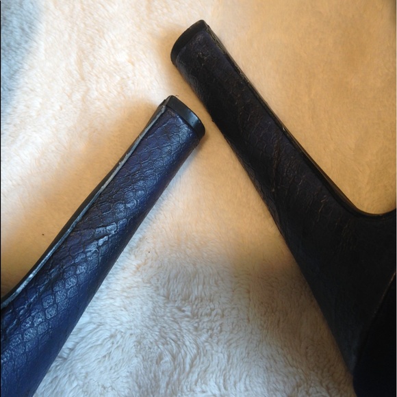 Qupid Dark Blue Velvet Bow Front Peep Toe Snake Skin Platform Heels - Picture 14 of 16